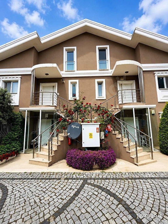 ZEKERİYAKÖY MERKEZ LUX 4+1 ÇATI DUBLEX KİRALIK