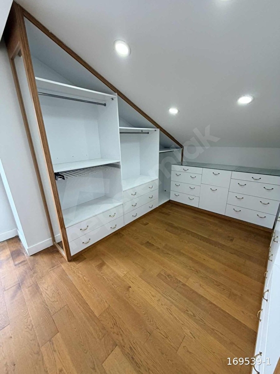 ZEKERİYAKÖY MERKEZ LUX 4+1 ÇATI DUBLEX KİRALIK