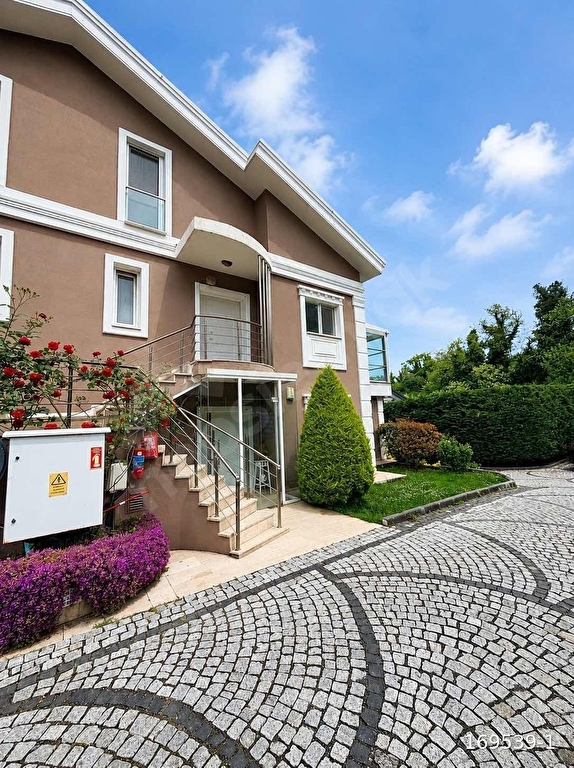 ZEKERİYAKÖY MERKEZ LUX 4+1 ÇATI DUBLEX KİRALIK
