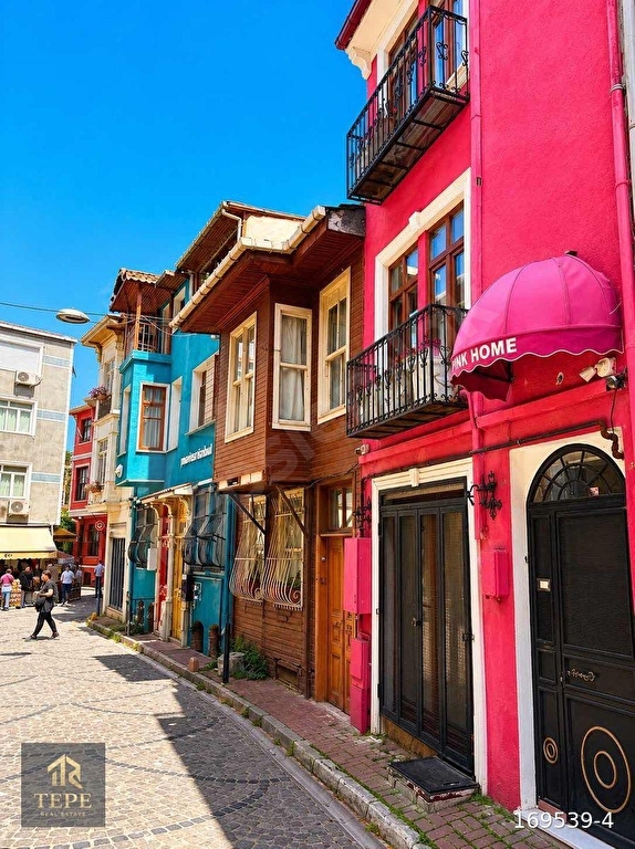 TARİHİ BALATTA ÖĞRENCİYE EŞYALI 1+0 | MERKEZİ KONUM | KLİMALI